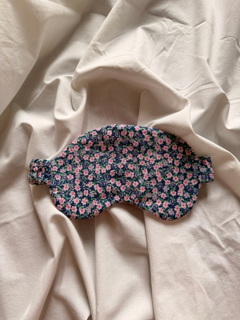 Masque de nuit fleuri rose
