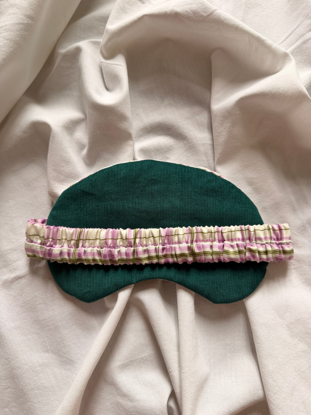 Masque de nuit violet et vert