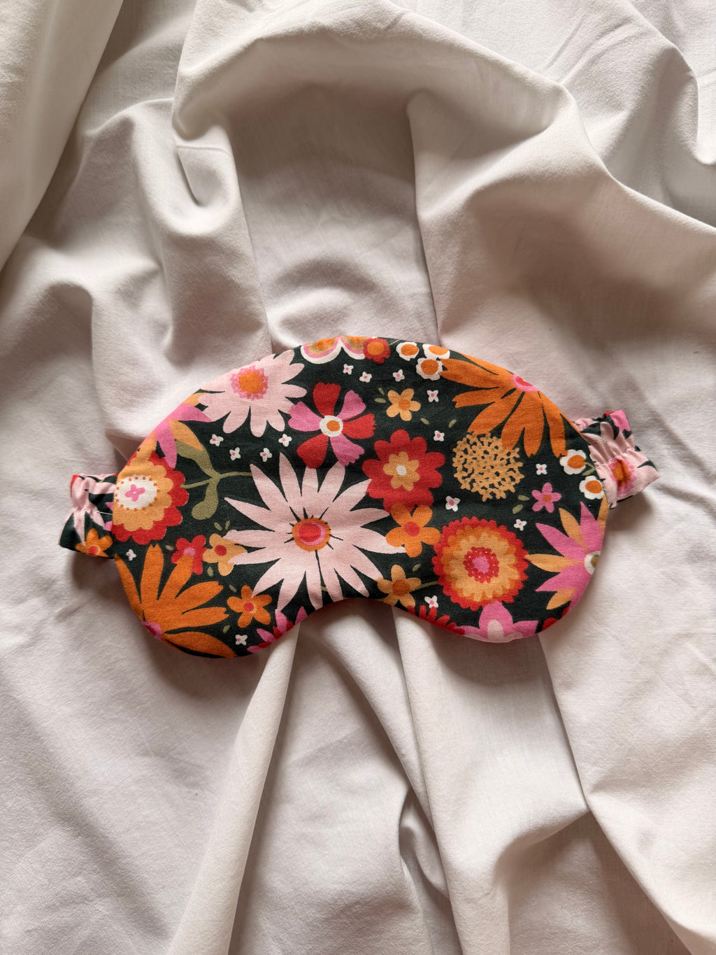 Masque de nuit fleuri rouge