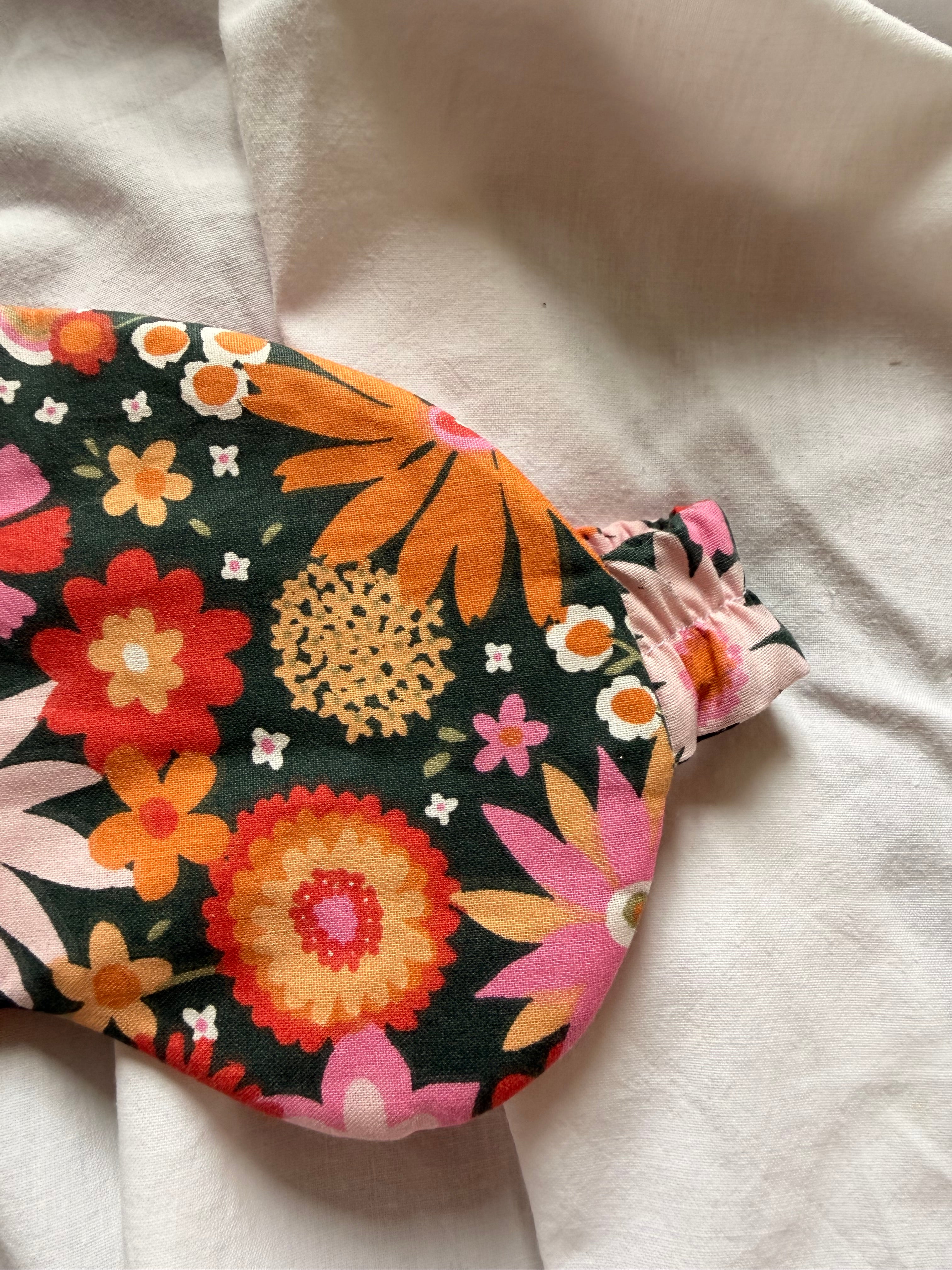 Masque de nuit fleuri rouge