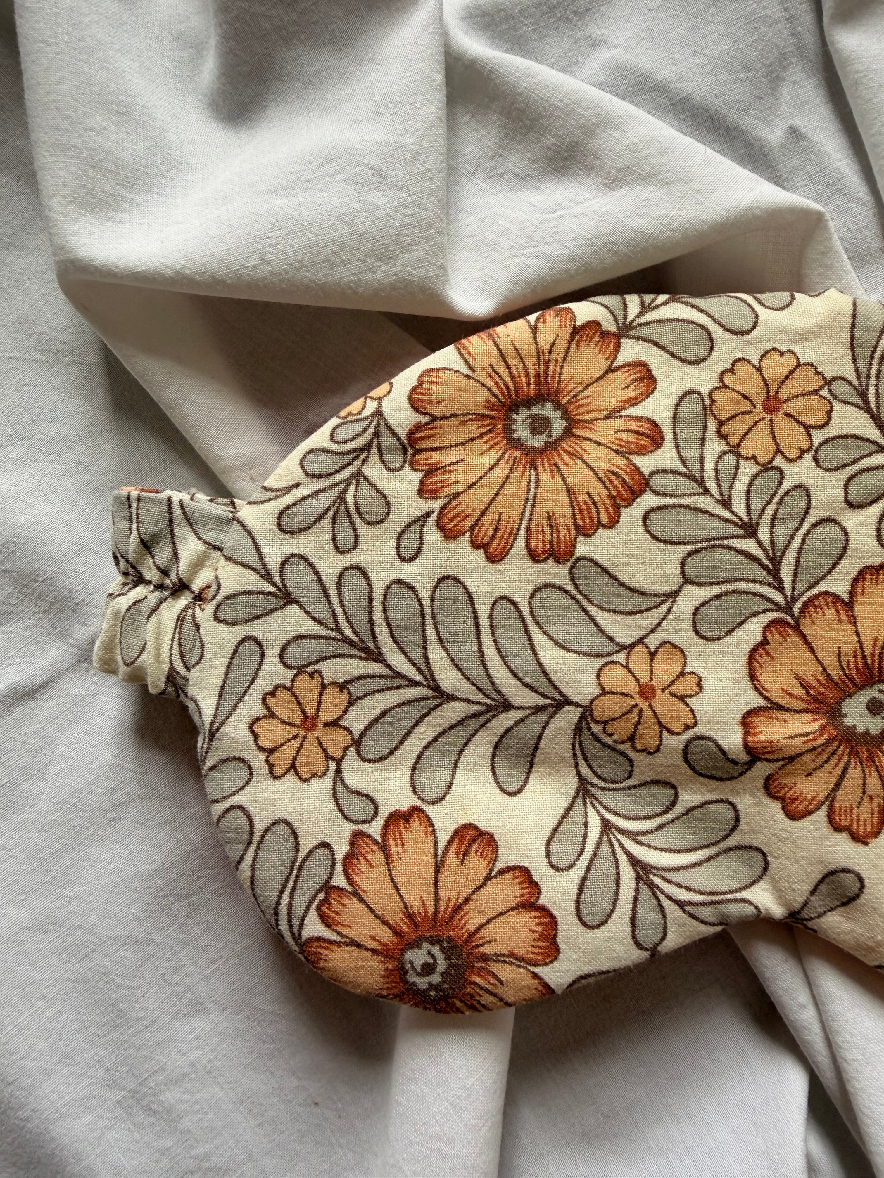 Masque de nuit fleuri orange