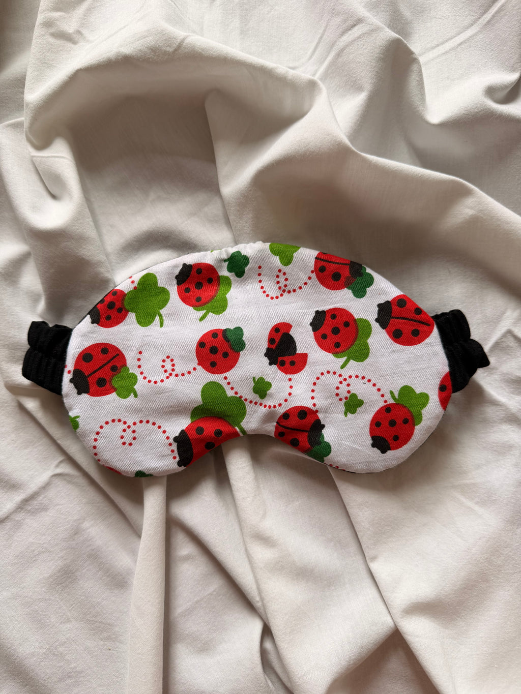 Masque de nuit coccinelle