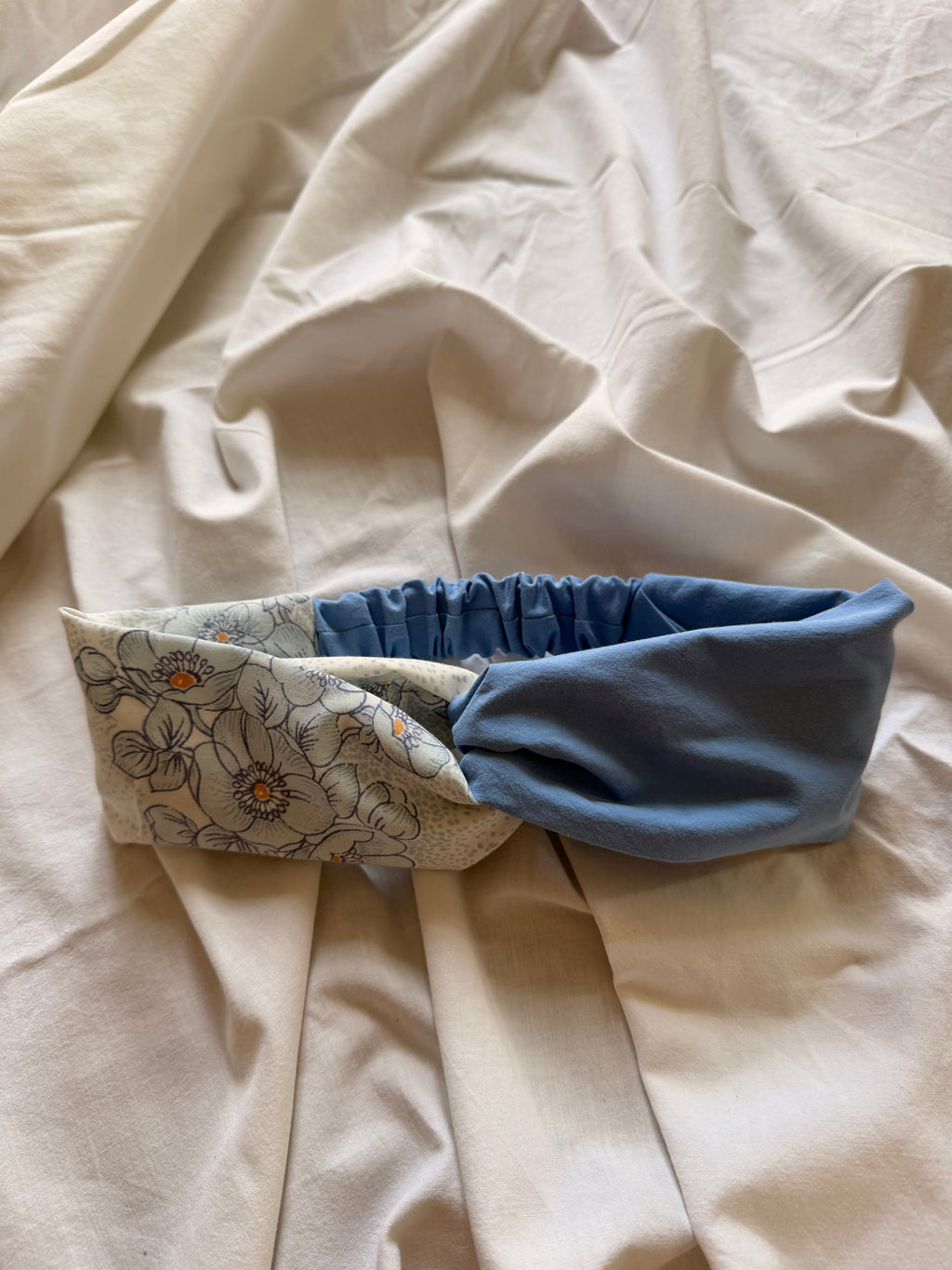 Bandeau fleuri bleu