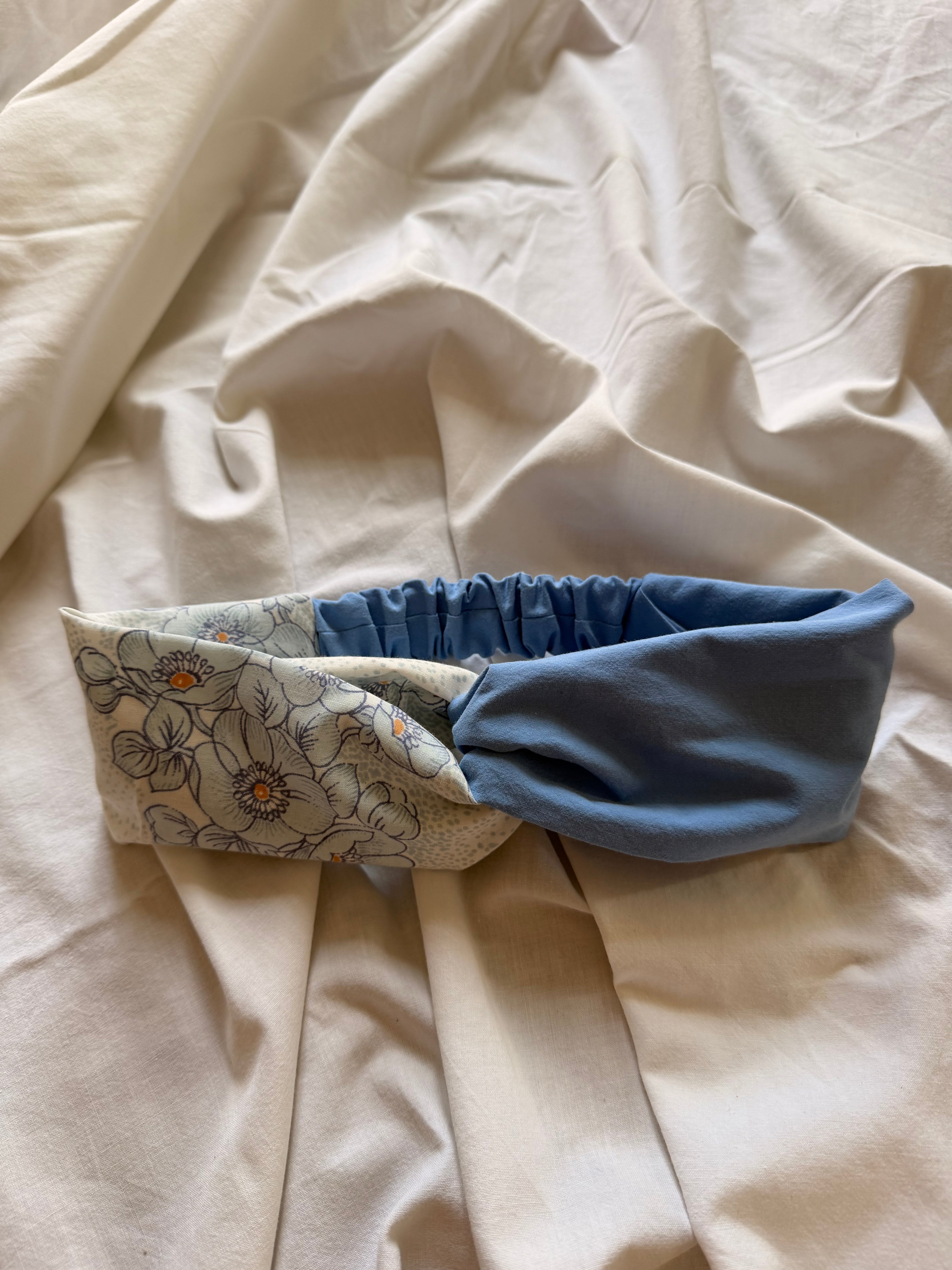 Bandeau fleuri bleu
