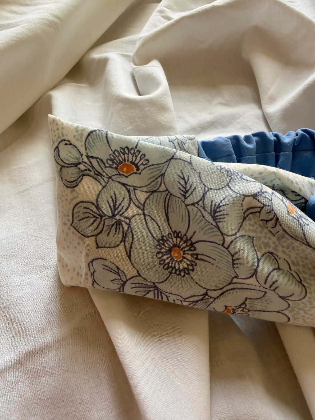 Bandeau fleuri bleu
