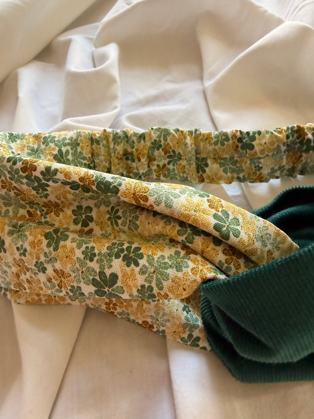 Bandeau fleuri vert et velours