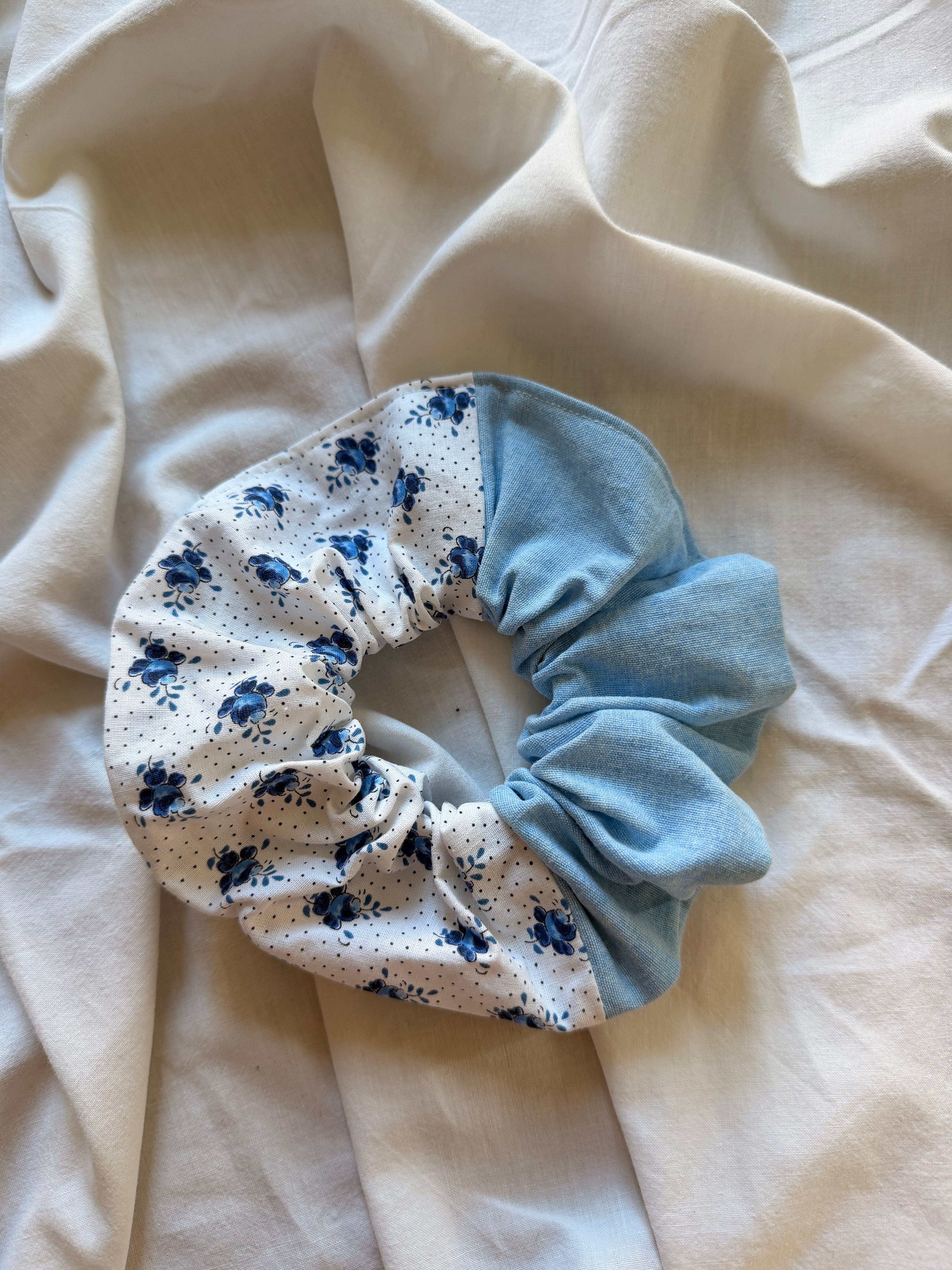 Chouchou bleu fleuri