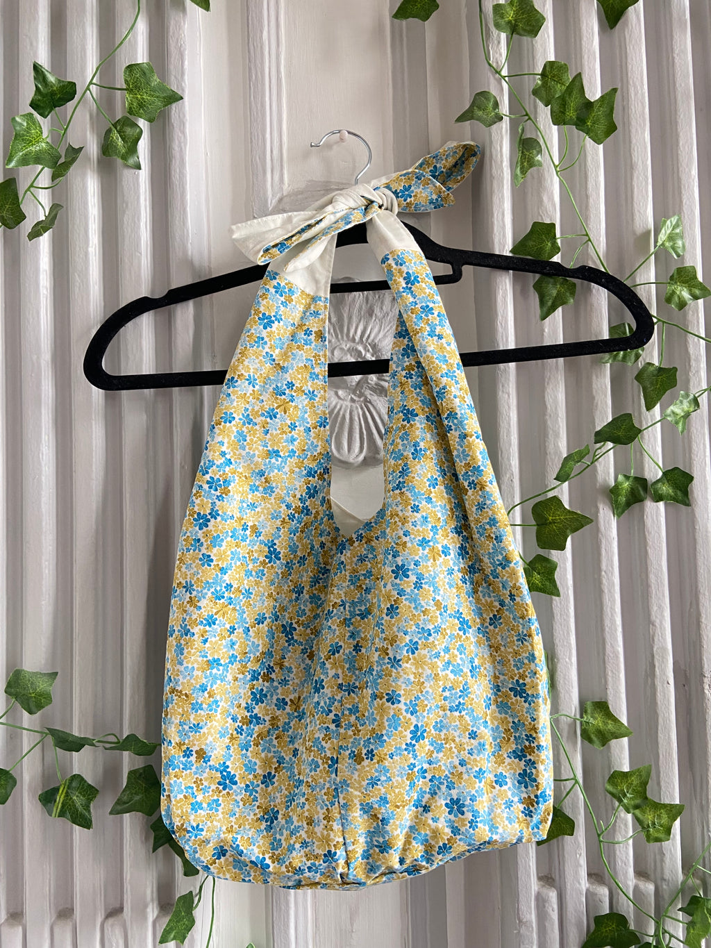 Sac coeur fleuri bleu blanc
